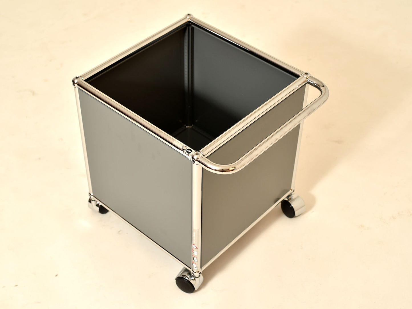 USM-Haller Rollbox, Farbe Mittelgrau