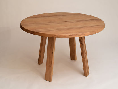 Tisch Bardo, Kernbuche, D 120 cm. Kerniges Holz. knackiger Preis
