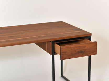 Schreibtisch Orbit mit Schublade, Nussbaum, 150/75 cm