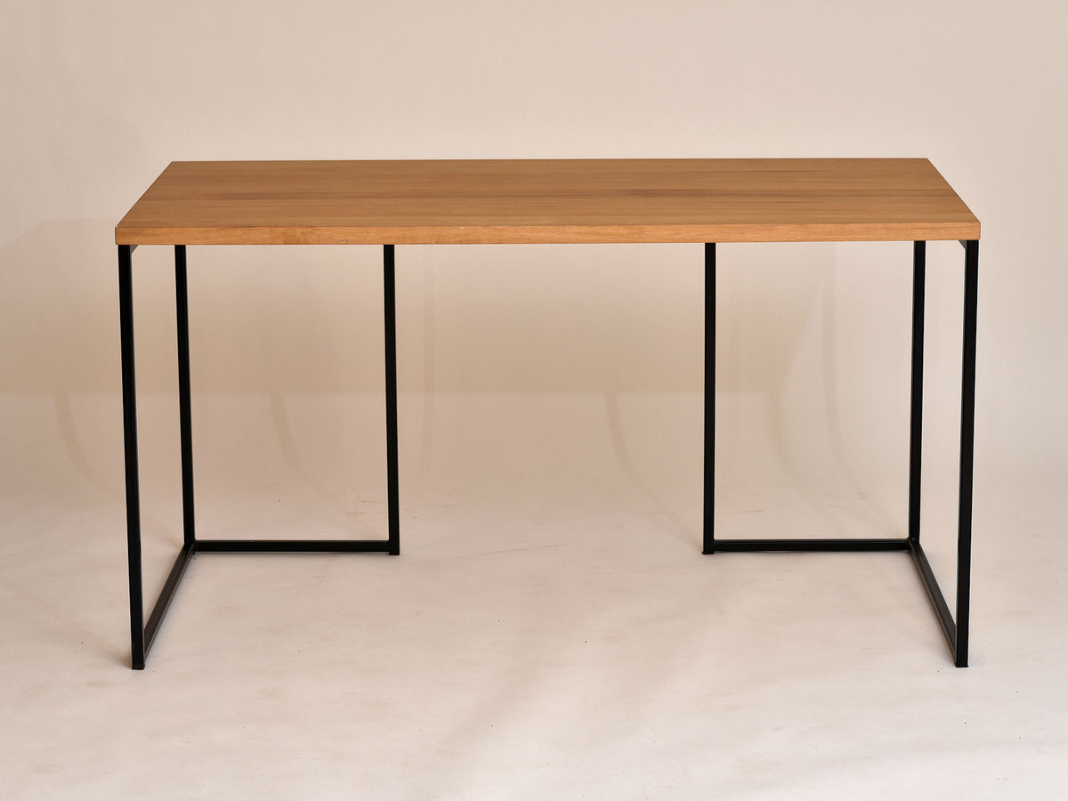 Schreibtisch Orbit, Kernbuche, 140/75 cm