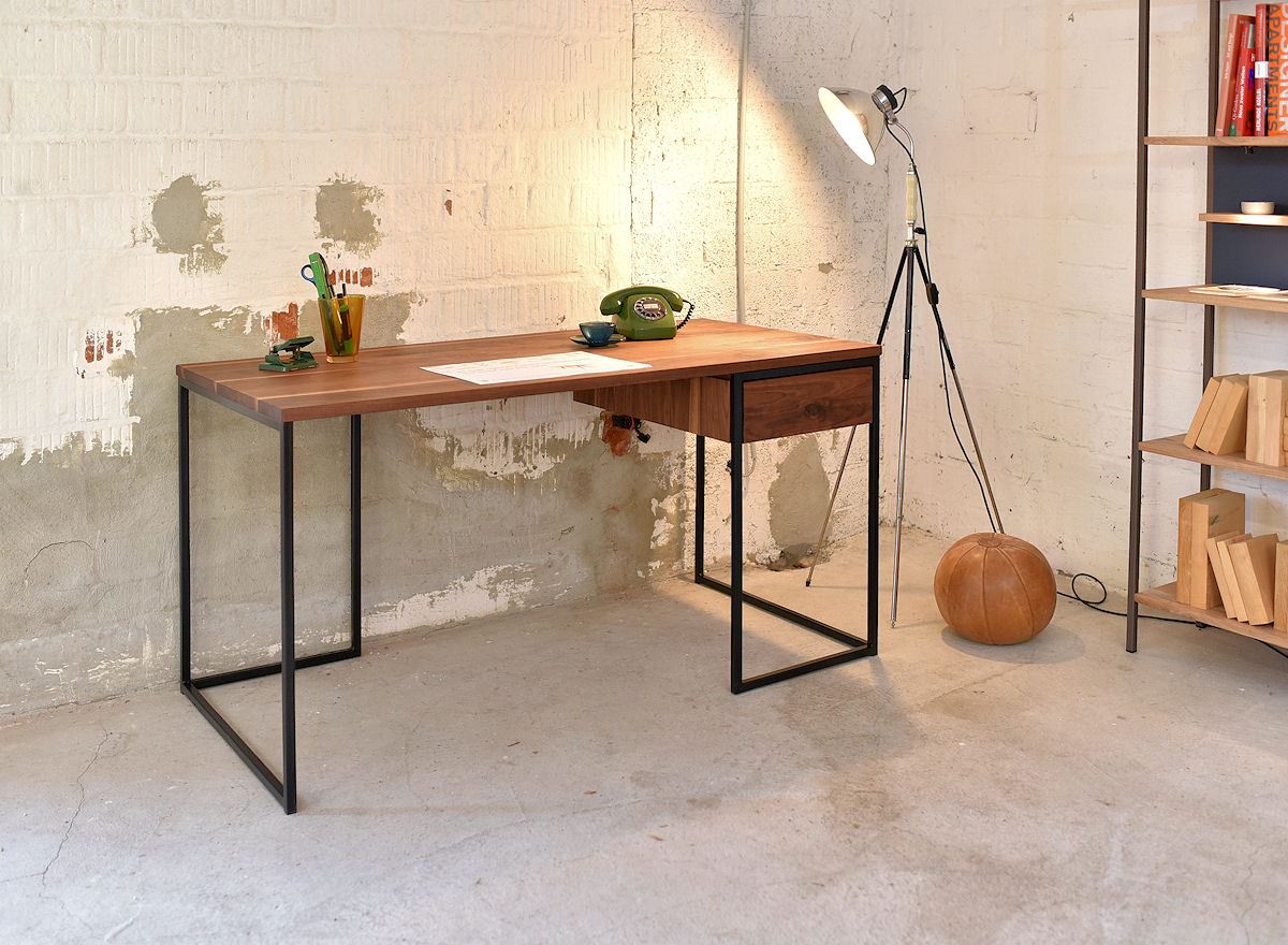 Schreibtisch Orbit - eur. Nussbaum, 140/80 cm