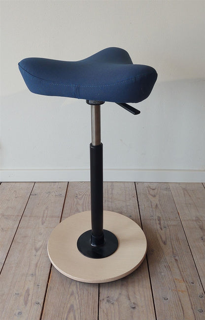 Hocker Move Compact mit Sattelsitz