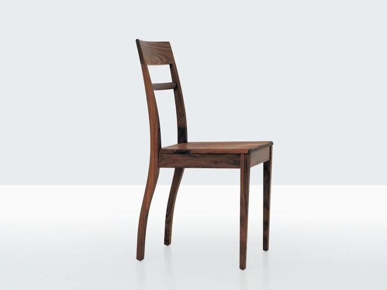 Massives Naturholz und eine sorgfältige Fertigung machen blue chair trotz seiner Leichtigkeit robust und stabil