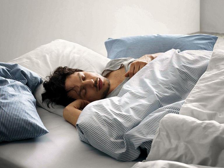 Die Naturlatex-Matratze 2-flex im Hüsler Nest-Bettsystem ist das i-Tüpfelchen für Deinen erholsamen Schlaf 